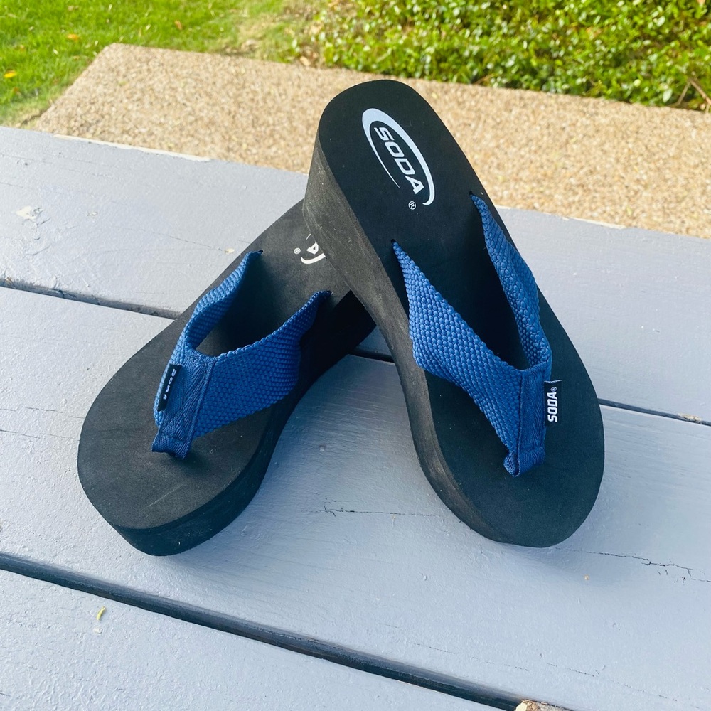Soda Women's Black and Blue Sandals S/8 - Picture 7 of 11